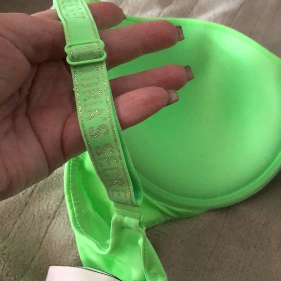 Victoria Secret Bra - Picture 4 of 5